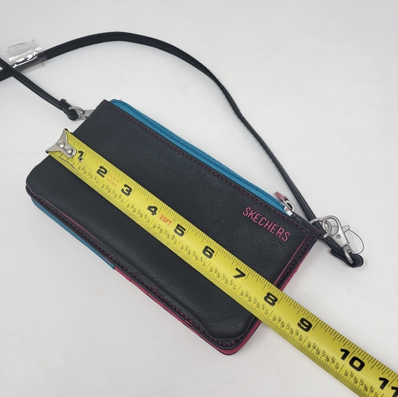 Skechers Crossbody Detachable Straps Credit Card Holder Zip Pouch New Black - Picture 7 of 7
